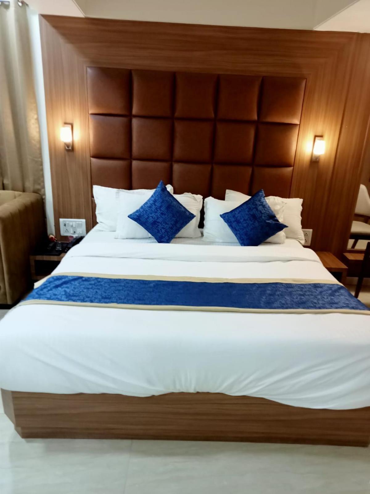 Hotel Jk Regency, Mumbai International 外观 照片